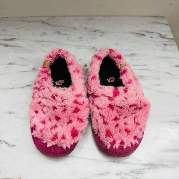 Acorn Pink Fuzzy Slippers Girls Size 12-13 - Picture 3 of 8